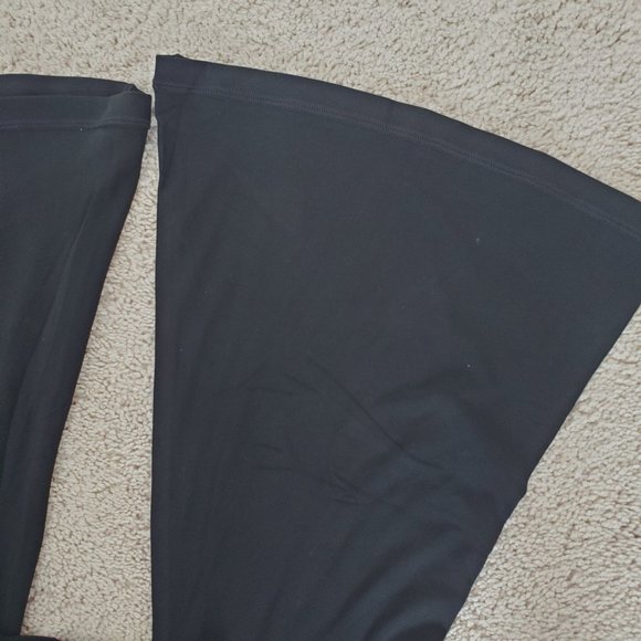 OFFLINE By Aerie Real Me High Waisted Crossover Rib Super Flare Legging black XS - Picture 7 of 11